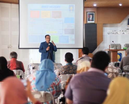 dekan ftsp uii memberikan sambutan pada pertemuan orang tua wali mahasiswa baru tahun 2017