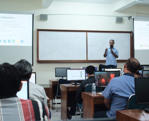 52 Tenaga Kependidikan FTSP UII Mengikuti Pelatihan IoT