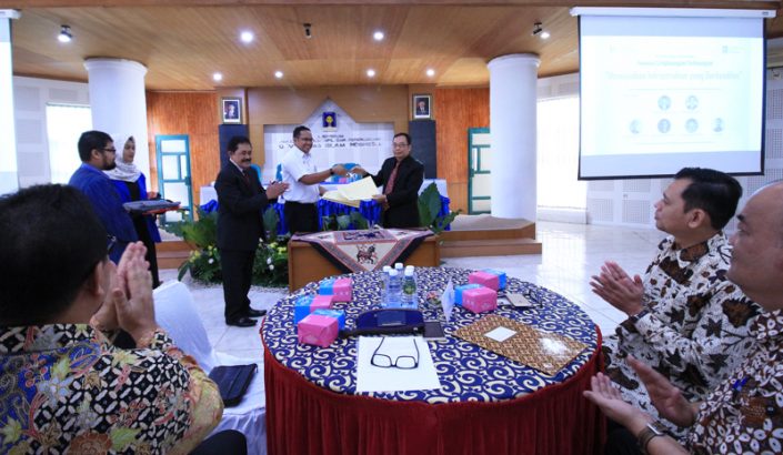 Kado Milad Ke-53 FTSP UII ”Lakukan Penandatanganan Naskah Kerjasama dengan Kereta Api Indonesia” Kado Milad Ke-53 FTSP UII ”Lakukan Penandatanganan Naskah Kerjasama dengan Kereta Api Indonesia”