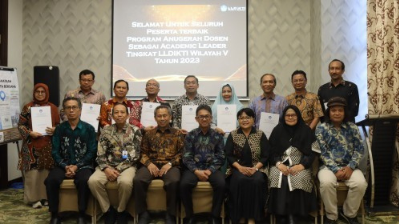 Dosen Jurusan Teknik Lingkungan, Eko Siswoyo, S.T., M.Sc. ES., Ph.D.   Raih Anugerah Academic Leaders LLDikti Wilayah V DIY
